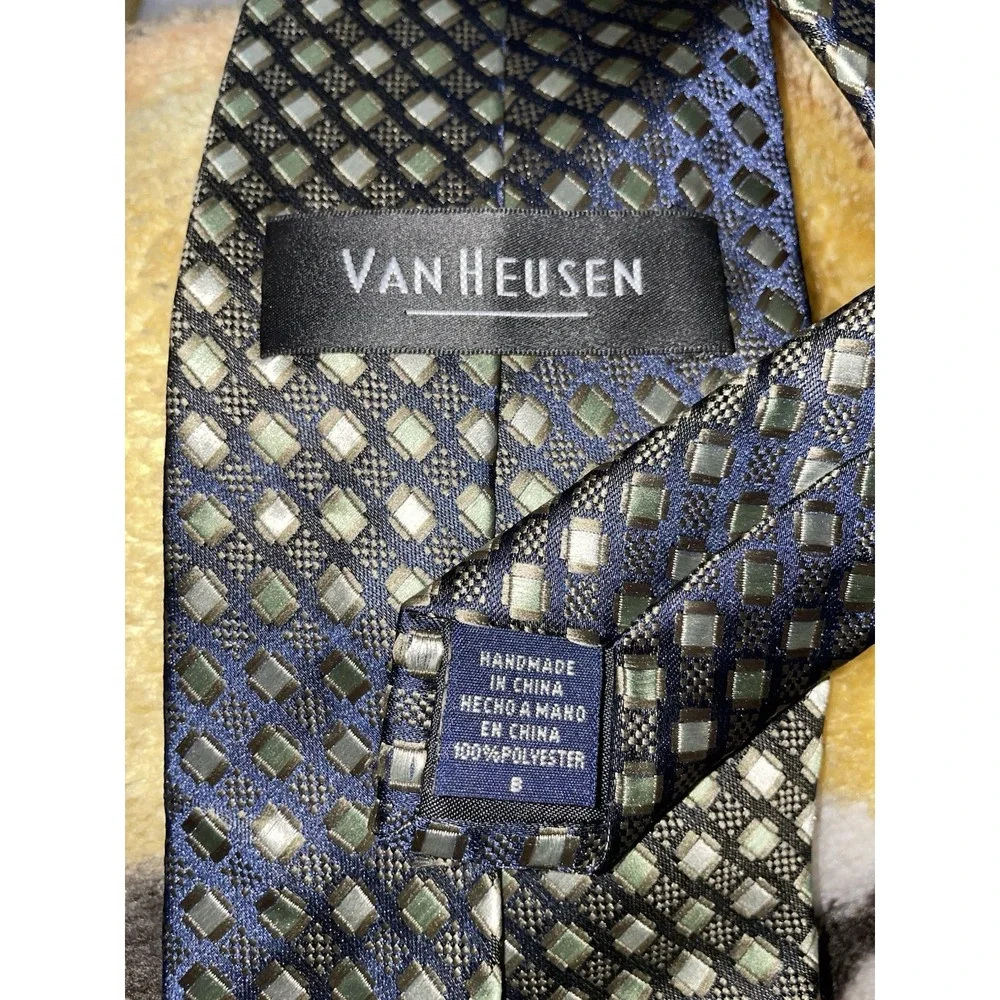 Mens Van Heusen Necktie Metallic Geometric Patterned Polyester Neck Tie Handmade